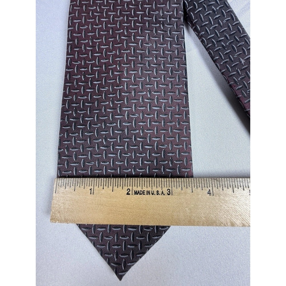 Donna Karan Signature 100% Silk tie imported‎ from Italy Used